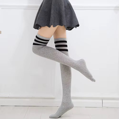 Überknöchelstrümpfe von SimpleRick, schwarze Overknee-Strümpfe aus elastischem Material, perfekt für stilvolle Outfits.
