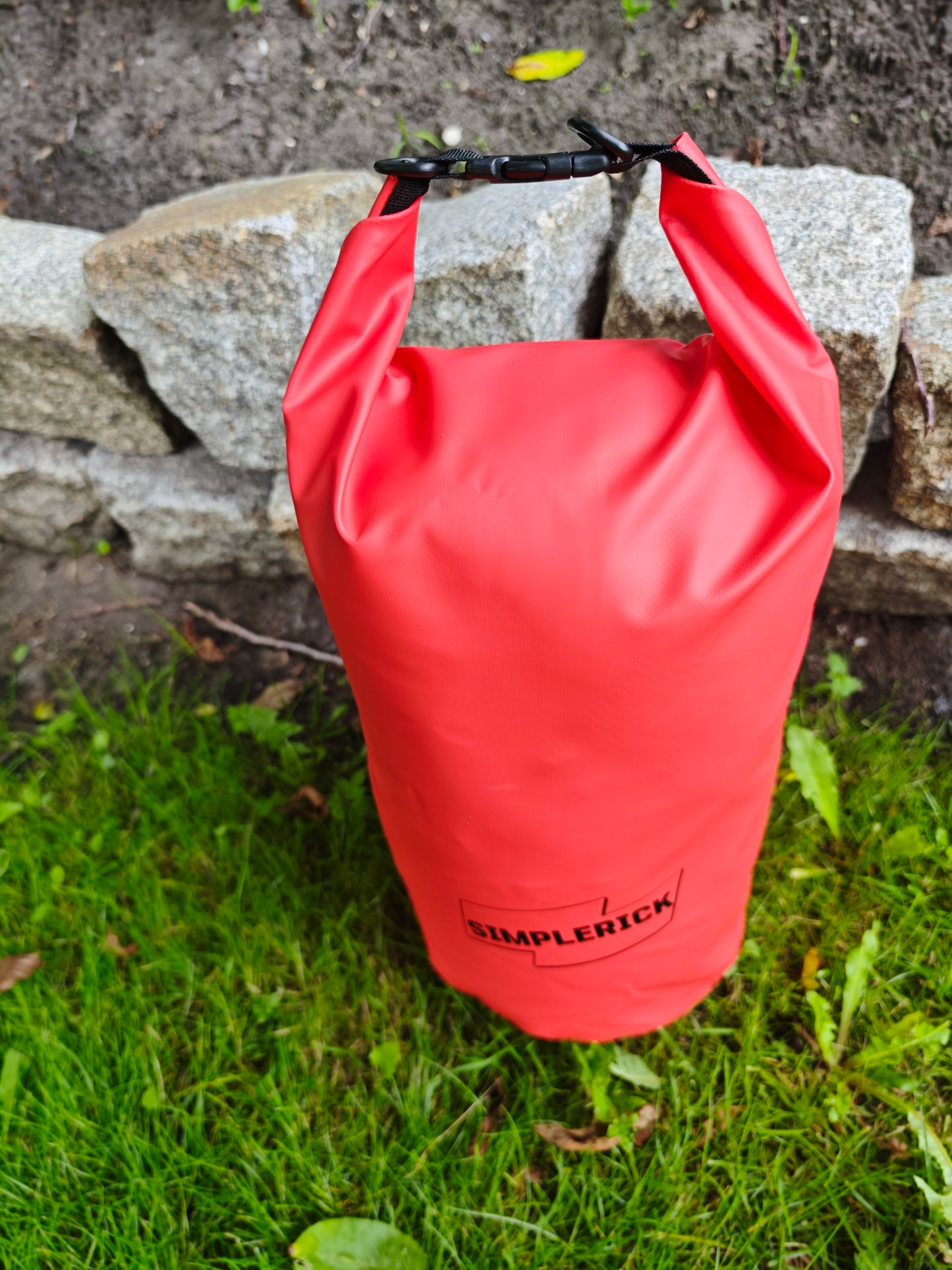 Wasserdichter Outdoor-Rucksack von SIMPLERICK, 100% trocken, robuste Outdoor-Dry-Bag für Abenteuer im Freien.