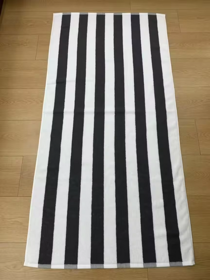 Badehandtuch von SimpleRick, Strandtuch 75cm x 150cm, weiches Baumwolltuch in bunten Streifen, perfekt für Strand und Bad.