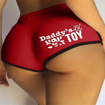 Damen-Hot-Shorts von SimpleRick, eng anliegend und bequem, aus leichter Stoff mit modernen Design, auf einem weißen Hintergrund.