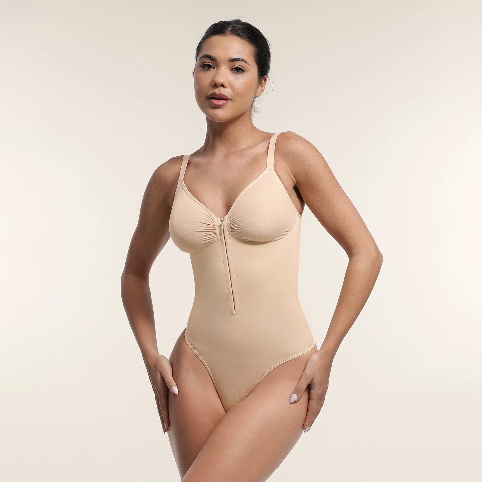Damen Seamless Shape Body von SimpleRick, figurformender Body ohne Nähte, in Schwarz auf weißem Hintergrund.