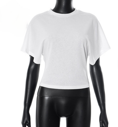 Zwei Damen Kurzarm-Shirts von SimpleRick, bequem und stilvoll, in einem 2er Pack, auf einem weißen Hintergrund.