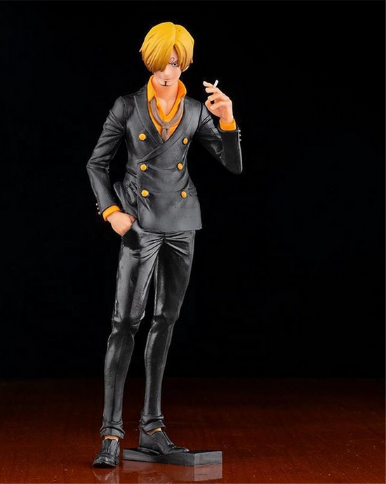 Sanji Rauchende Figur in Schwarzer Kleidung