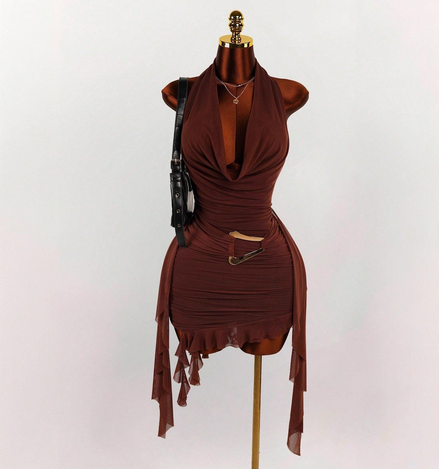 Elegantes, ärmelloses V-Ausschnitt Abendkleid von SimpleRick, hinten rückenfrei, geraffte Details, für besondere Anlässe.