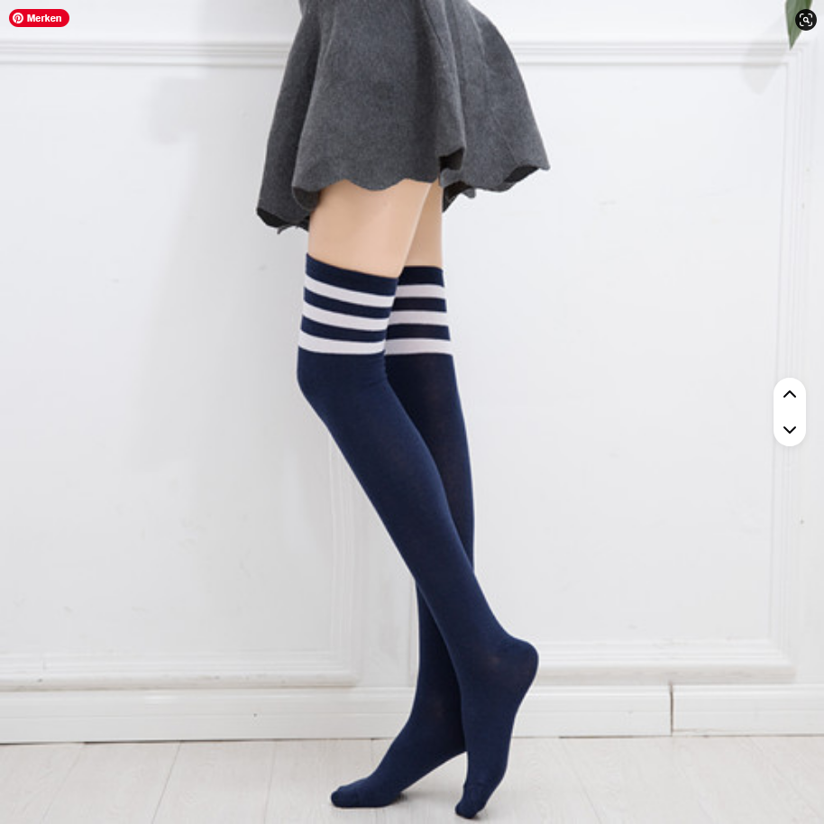 Schwarze und weiße gestreifte Overknee-Strümpfe von SimpleRick, lange, sexy Oberschenkelhohe Socken für Damen.